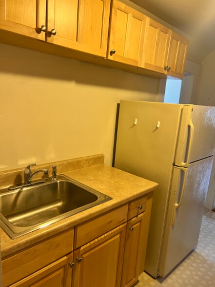 Building Photo - 315 Elm St