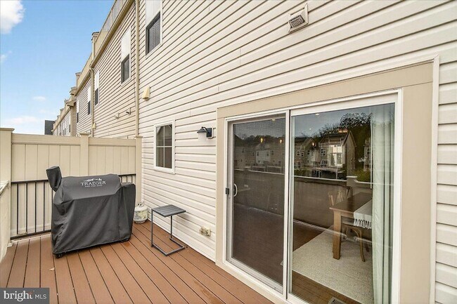 Building Photo - 22739 Tate St