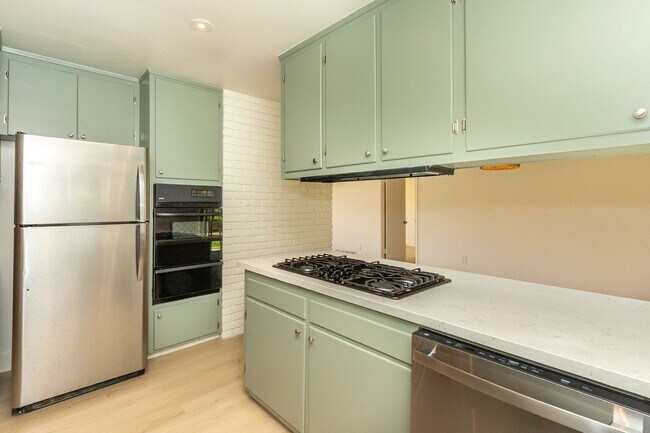 Building Photo - Refreshed Spacious 3 Bed/2 Bath Home in La Mesa!