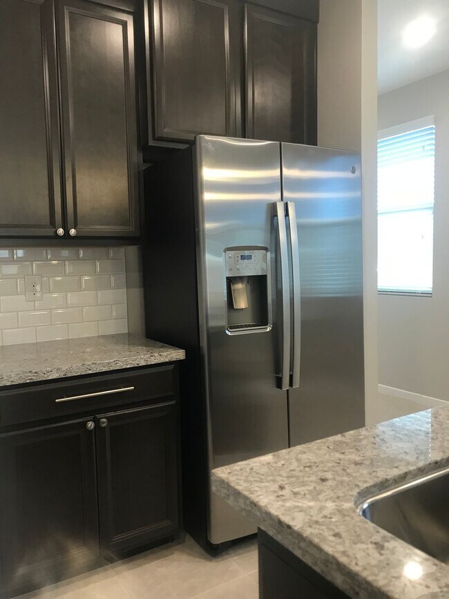 Building Photo - Beautiful Newer 3 bedroom Home Sweetwater ...