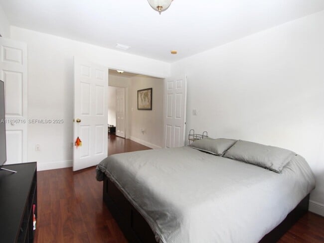 Building Photo - 5755 NW 115th Ct