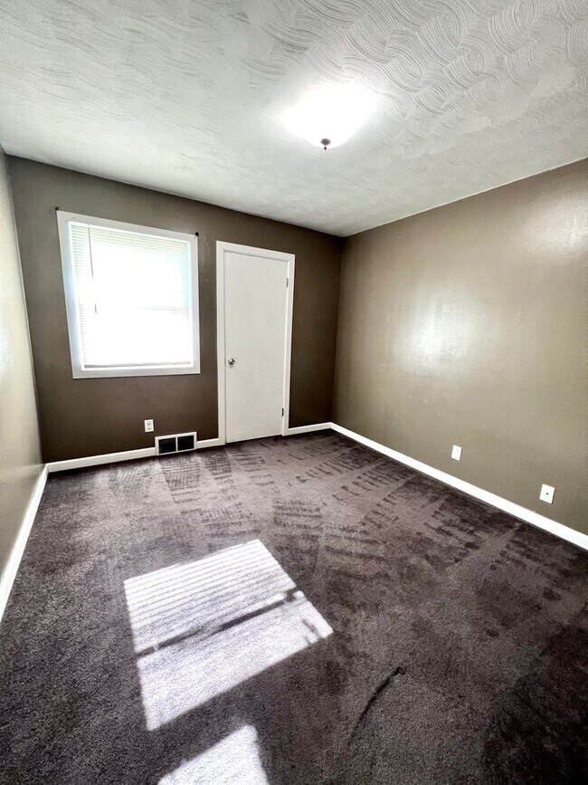 Building Photo - Beautiful 3 bed, 2 bath, 2 car garage