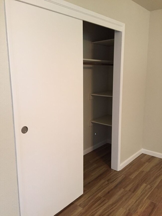 Building Photo - 407/409E. Alexander