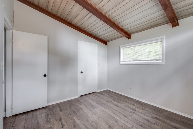 Building Photo - 5225 Hunter Rd