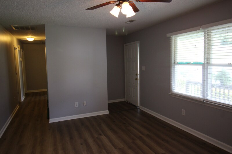 Building Photo - 6008 Southcrest Dr
