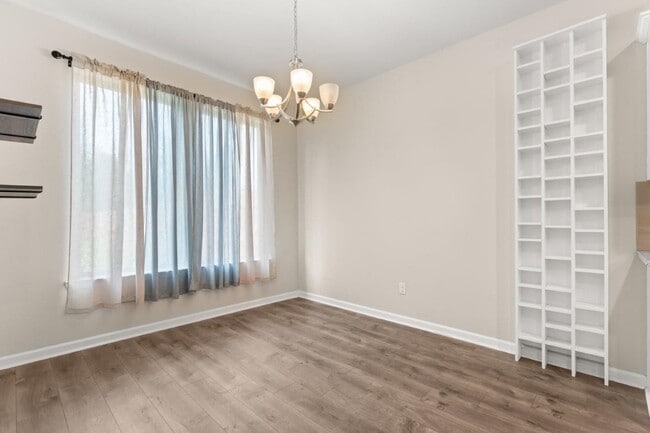 Building Photo - 1647 Reserve Dr