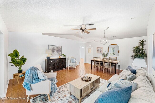 Building Photo - 1560 Vista Lake Cir