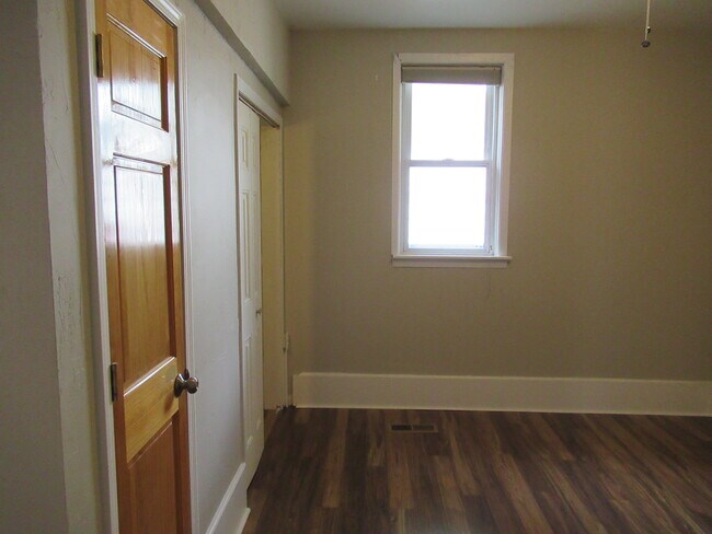bedroom 2 main floor - 48 Sherman Pl