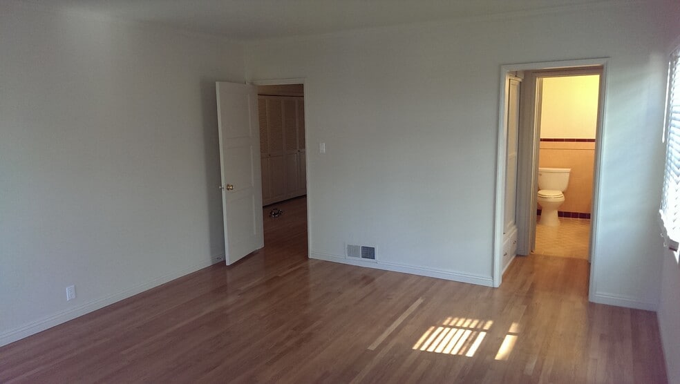 Primary Bedroom - 1226 S Longwood Ave