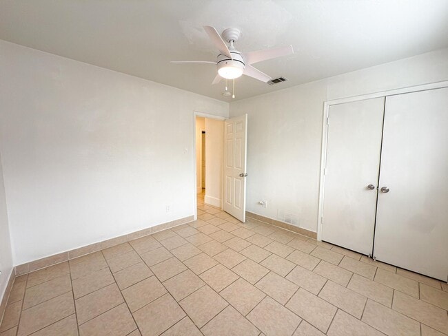 Building Photo - 7528-7528 Thistle Ln