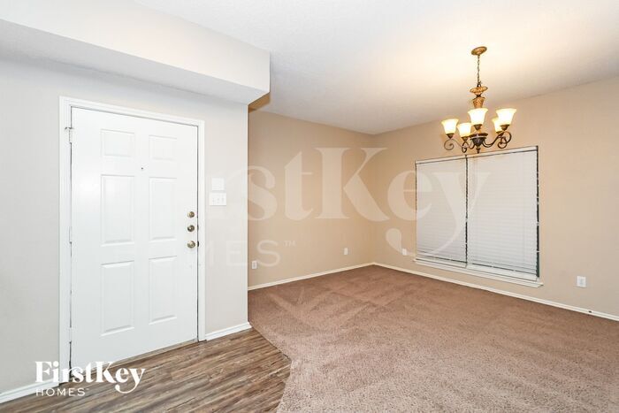 Building Photo - 2132 Montclair Ln