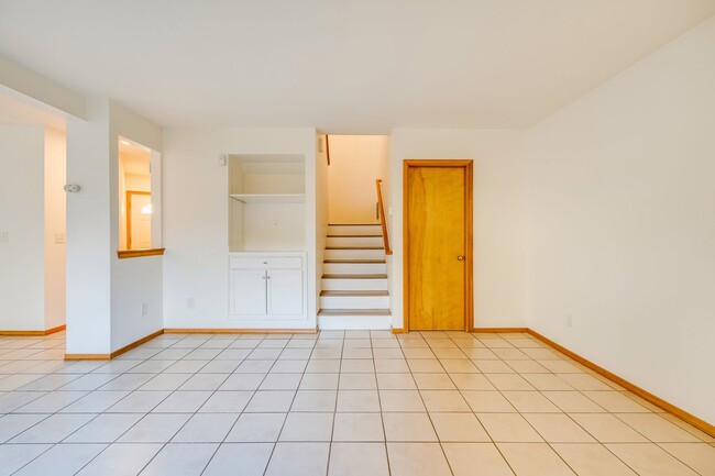 Building Photo - Modern Comfort in Silver Lake | 3-Bed, 2.5-Bath Home