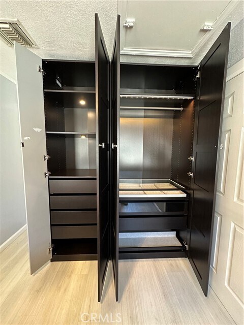 Building Photo - 226 E Tamarack Ave