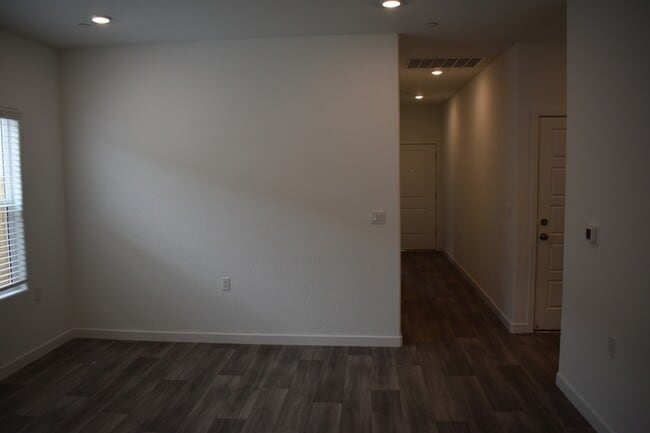 Building Photo - 4472 N San Miguel Ave