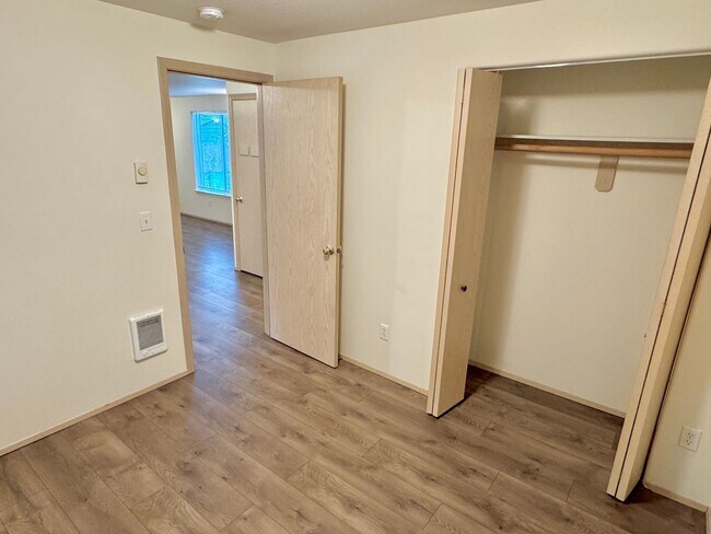 Building Photo - ROMAA01