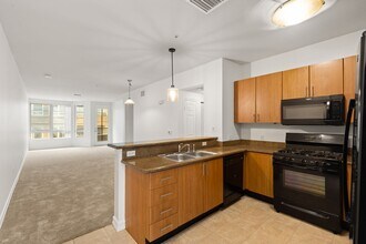 Building Photo - 2 Bed/2 Bath Condo available at Union Square!
