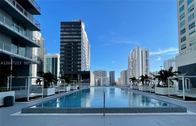 Building Photo - 690 SW 1st Ct