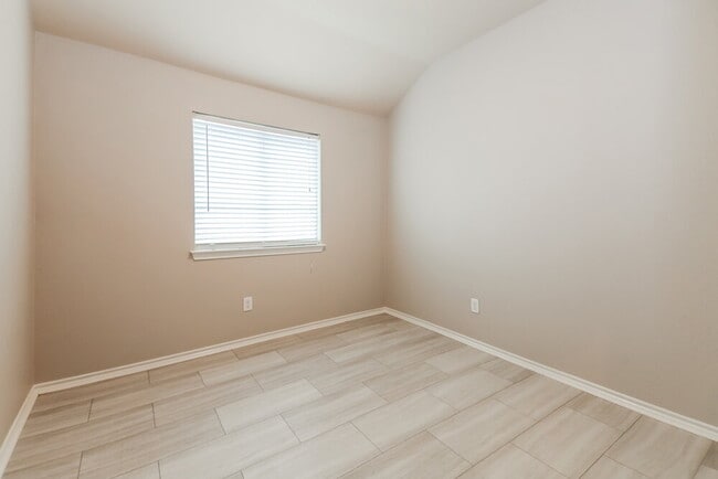 Building Photo - 822 Sycamore St