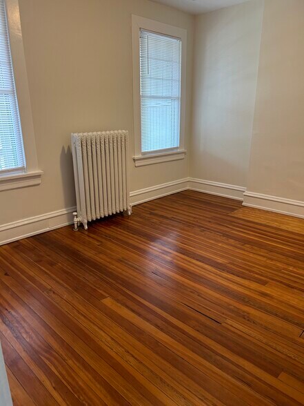 2nd bedroom - 7 S Dooley Ave
