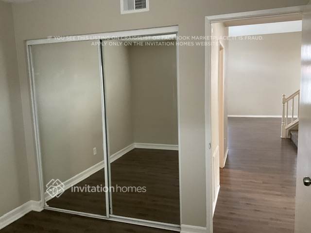 Building Photo - 2035 W Sunnyview Dr