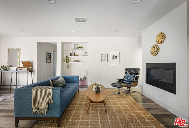 Building Photo - 1057 N Ave 49