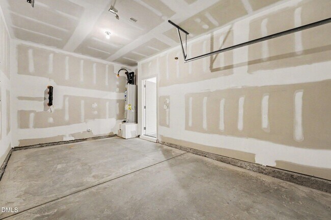 Building Photo - 131 S Meyers Ct