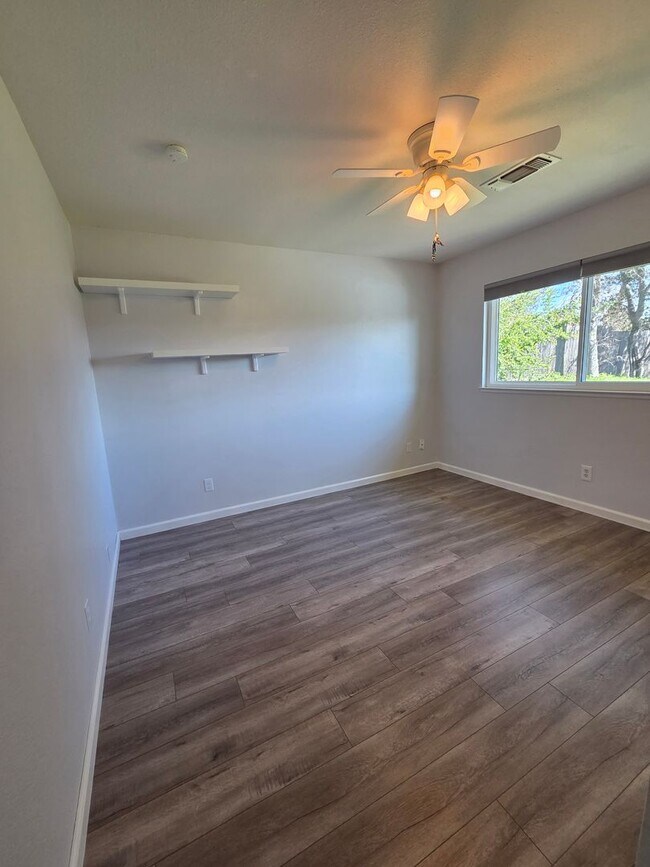 Building Photo - 19090 Hollow Ln