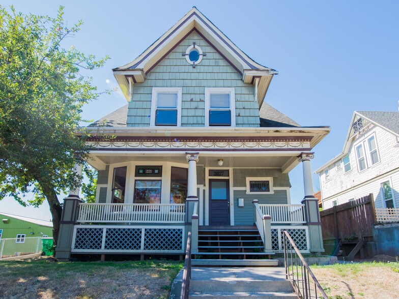 Primary Photo - 2027 N Williams Ave