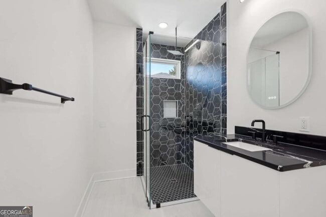 Building Photo - 120 Thome Dr