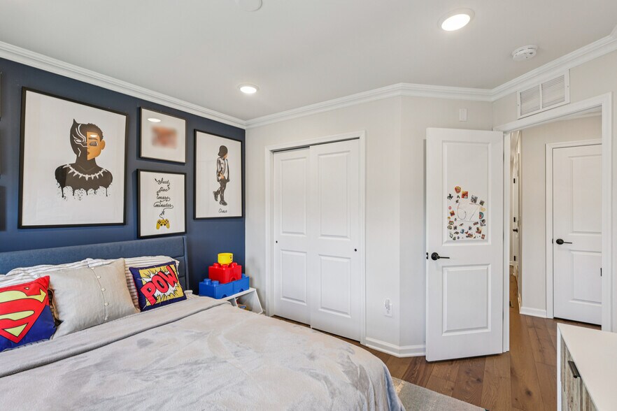 Building Photo - 21 Dahlia Dr