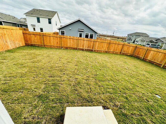 Building Photo - 100 Louisa Ln