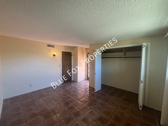 Building Photo - 6521 N Calle Padre Felipe