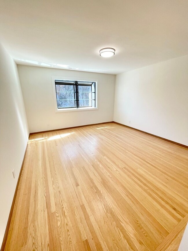 Building Photo - Beautiful Golden Gate Heights 5 Bed/3.5 Ba...