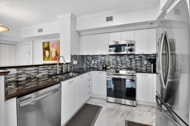 Building Photo - 625 Casa Loma Blvd