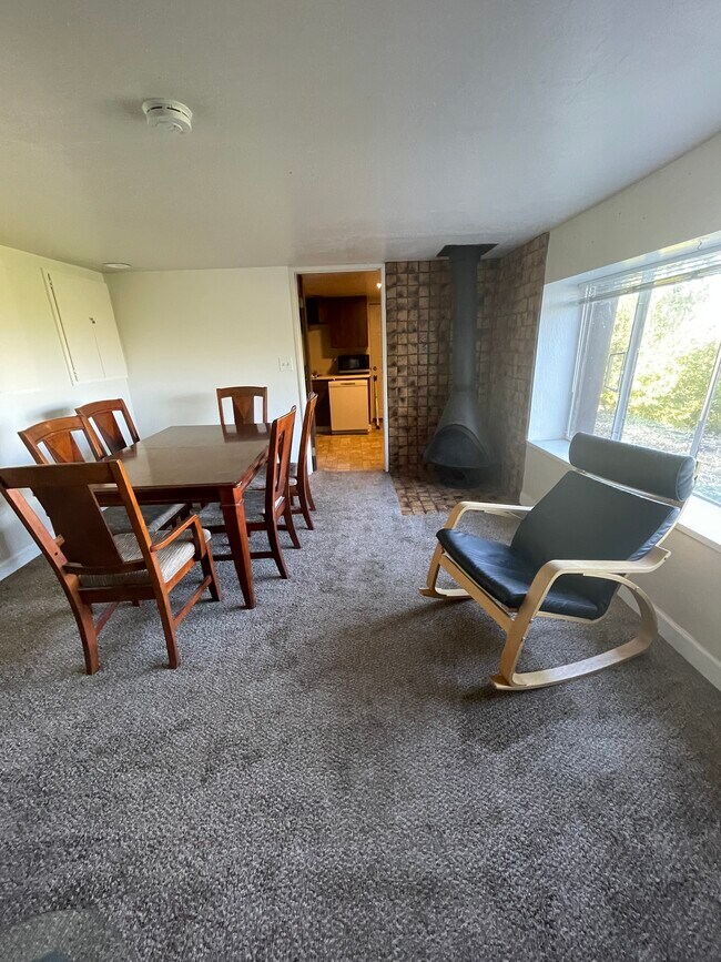 Building Photo - 236 Lomas Cantadas