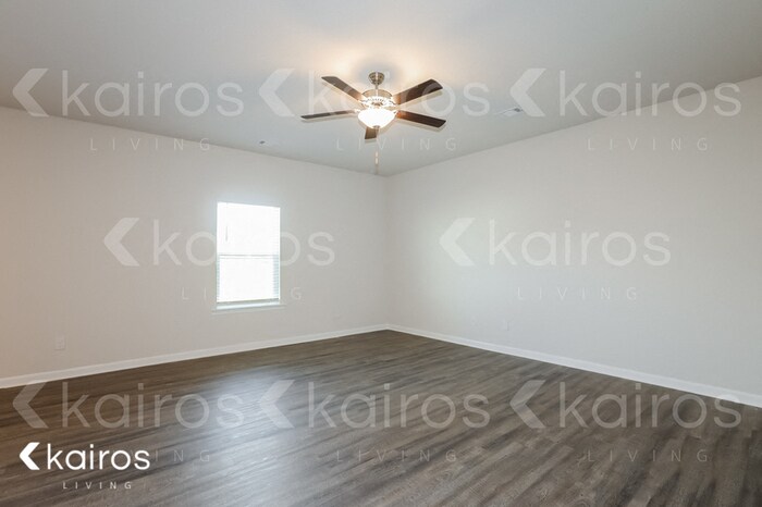 Building Photo - 4000 Bridgewood Wy