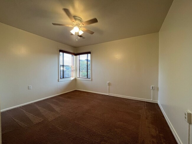 Building Photo - Pet Friendly! 2 Bed, 1 Bath Home with a Fu...