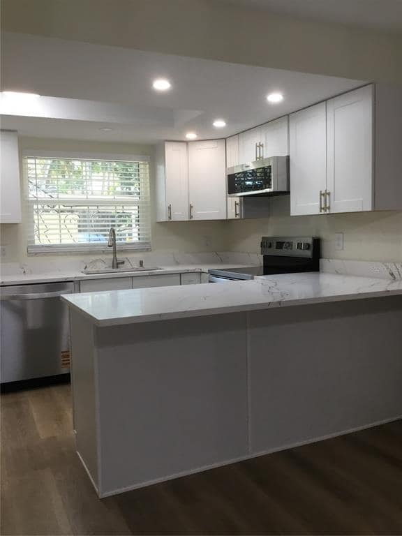 Building Photo - 44 Country Club Dr