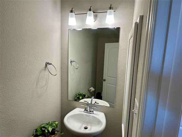 Building Photo - 3728 Paradise Way