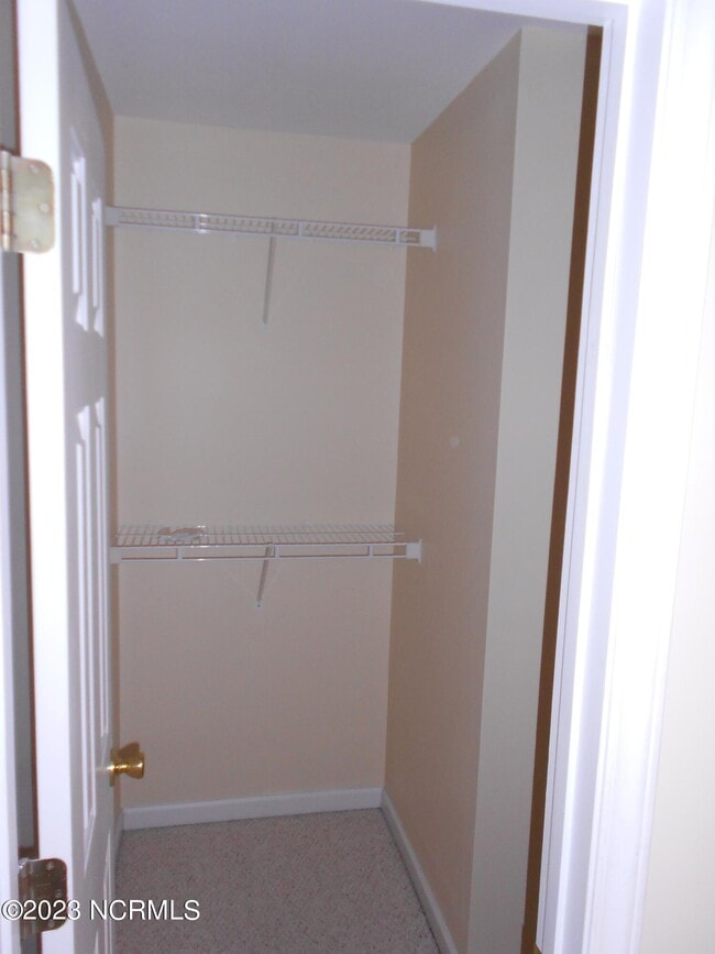 Building Photo - 3960 Winds Ridge Dr