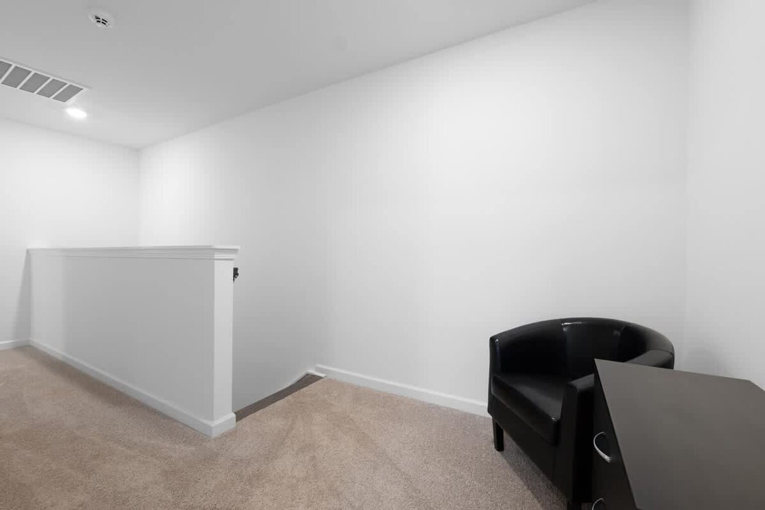 Building Photo - 2 Saltford Ln