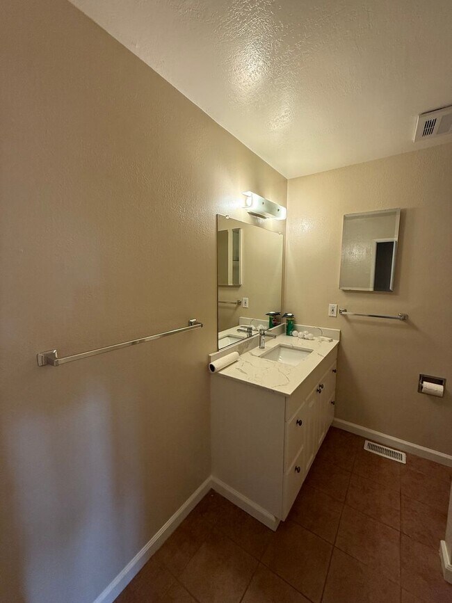Building Photo - 2878 Cypress Way