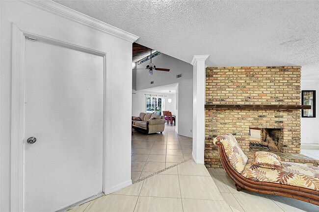 Building Photo - 1361 SW 26th Ave