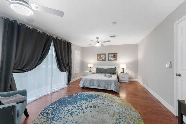 Building Photo - 166 Old Country Rd S