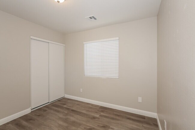 Building Photo - 3532 Terraza Mar Ave