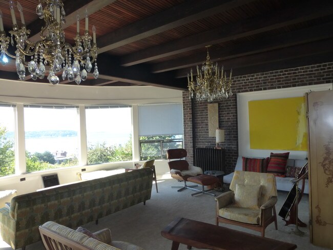 Building Photo - 211 W Highland Dr