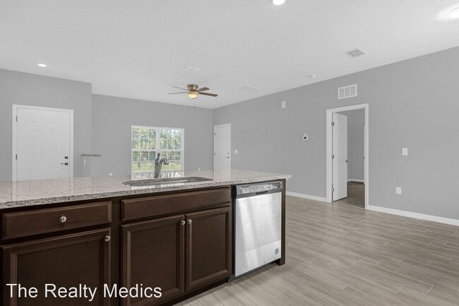 Building Photo - 3 br, 2 bath House - 2782 Wright Ave SE