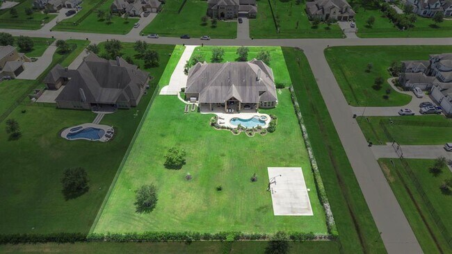 Building Photo - 4703 Beekman Drive