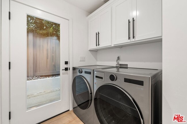 Building Photo - 15655 Castlewoods Dr