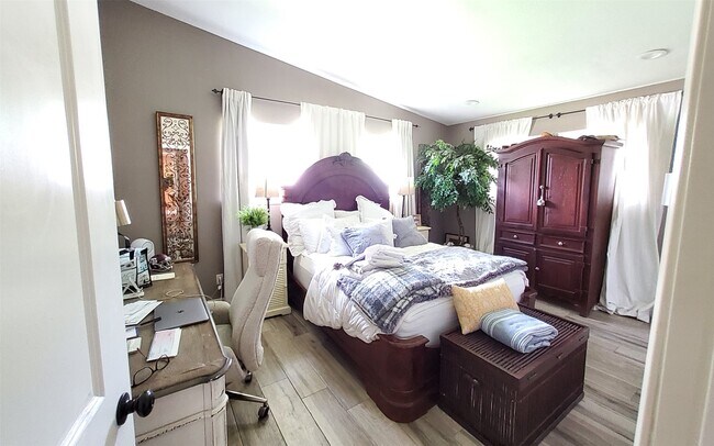 Building Photo - 4423 Meyerwood Dr